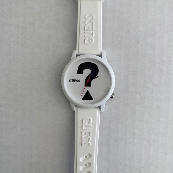 NEW GUESS White Case White Silicone UNISEX Watch - Picture 6 of 6
